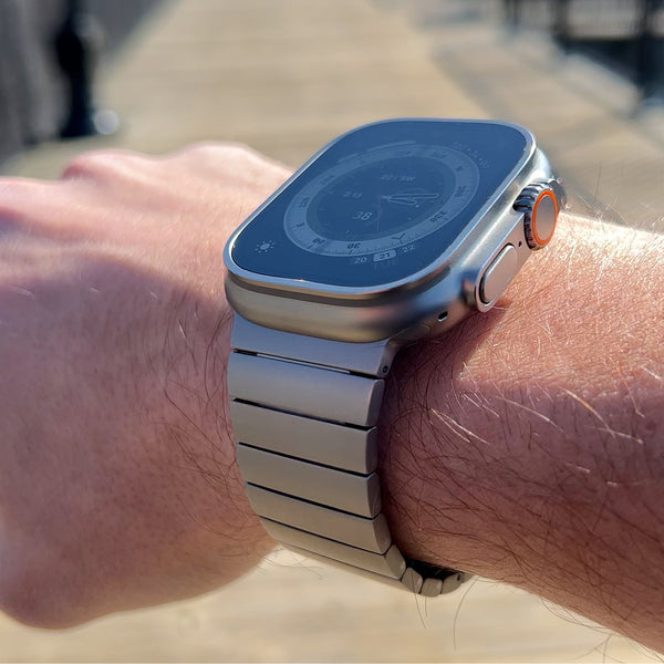 Titan Link - Titanium Bracelet for Apple Watch Ultra 3/2/1 and Series 11/10